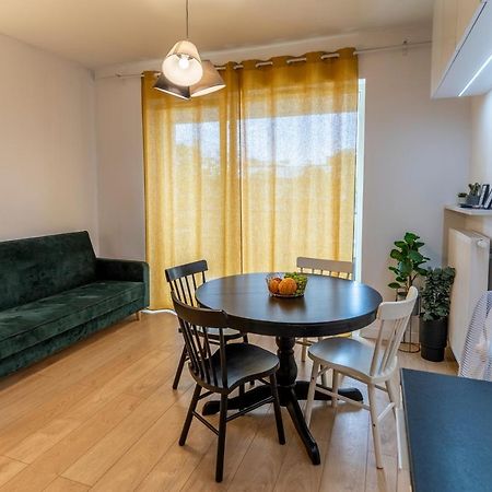 First -- Green Zoliborz Apartment 2 Варшава Экстерьер фото