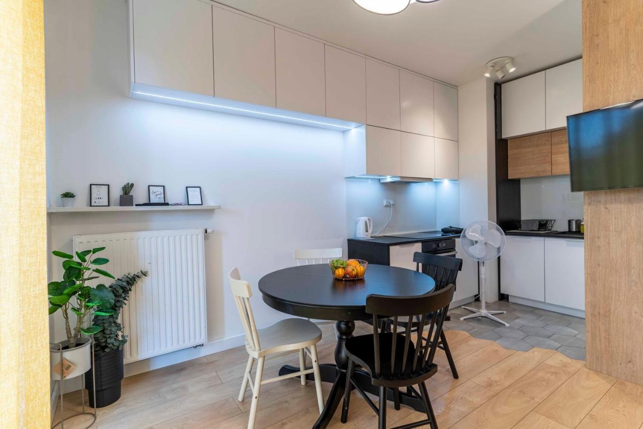 First -- Green Zoliborz Apartment 2 Варшава Экстерьер фото